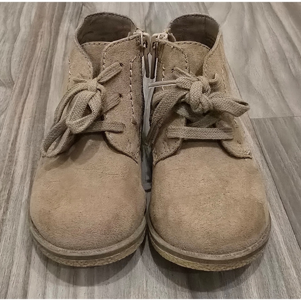 Cat & Jack Chukka Boots – Size 6 – Taupe